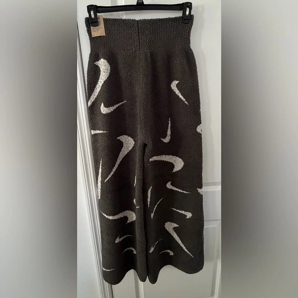 Nike Sportswear Phoenix Cozy Bouclé Wide Leg Pants Women’s Size S NWT - Picture 4 of 11
